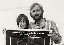 A photograph of Cameron (right) with Aliens producer Gale Anne Hurd (left) in 1986