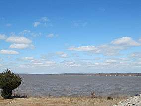 A photo of the Lake Thunderbird shoreline