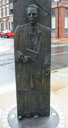 Liverpool bishops sculpture Anglican.jpg