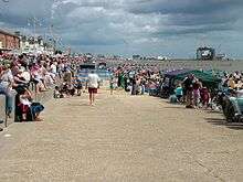 Lowestoft beach crowd