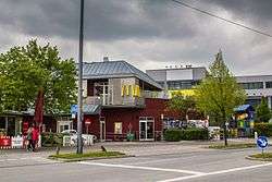 Outside the McDonalds on Hanauer Straße 83, looking northwest on a cloudy day.