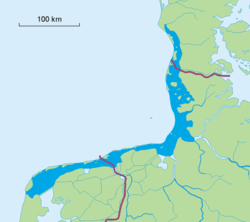A map showing the coast of the Netherlands, Germany and Denmark. The land is green, the Wadden Sea is dark blue and the ocean is light blue.