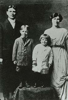 Ronald Reagan (with "Dutchboy" haircut), older brother Neil Reagan, and parents Jack and Nelle Reagan. Family Christmas card circa 1914.