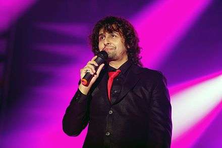 Sonu Nigam singing the song on the concert
